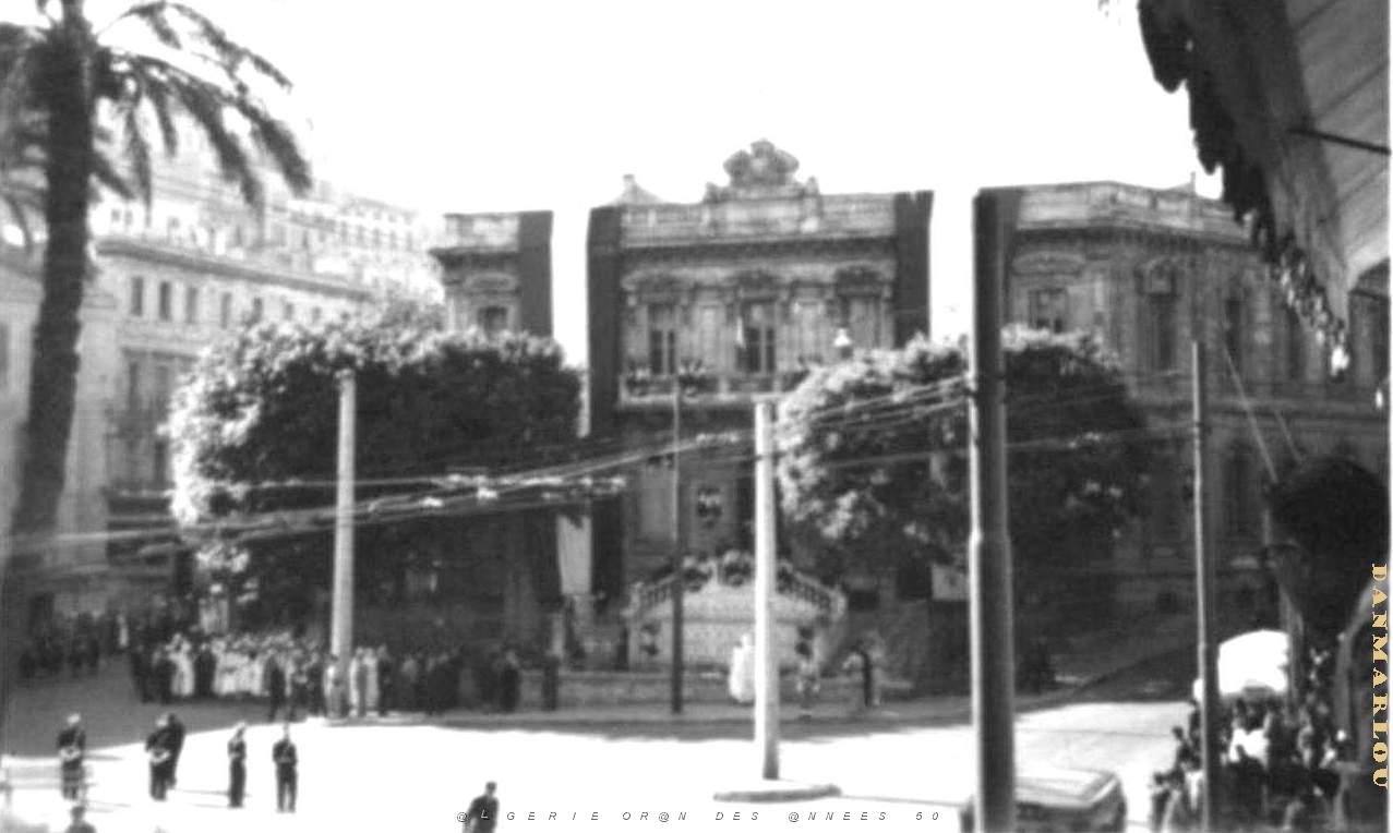 MH b- 078- Place Kleber et prefecture- Mitterand 10-10-54.JPG